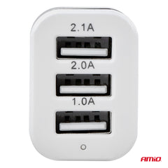 USB-biloplader med tre udgange i hvid