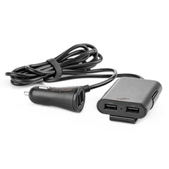 USB-billader med uttak foran og bak samt fire USB-utganger