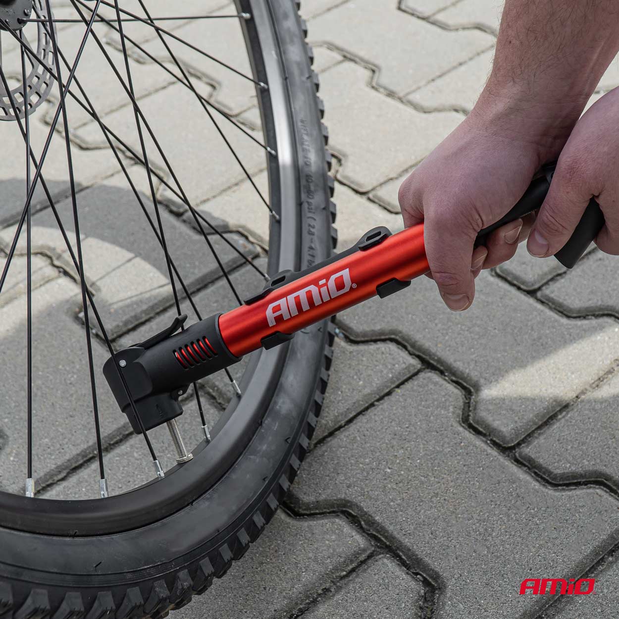 Cykelpumpe i aluminium med ventil