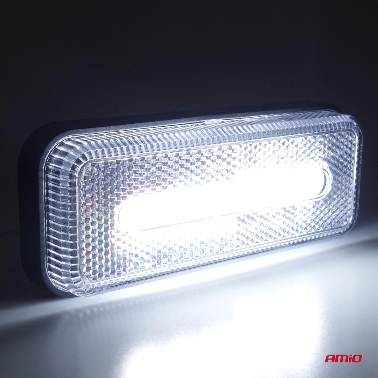 LED-markeringslykt i hvitt med kompakte mål
