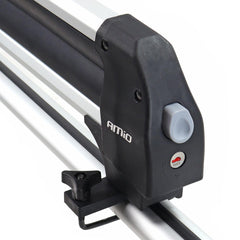 Tagmonteret holder til ski og snowboards