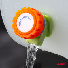 Hvit vanndunk med tappekran og dispenser til såpe