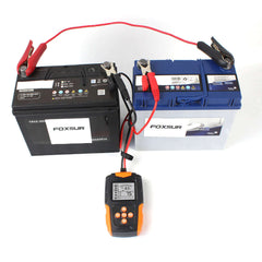 12V/24V Batteritester connected to two batteries for quick and precise battery testing.