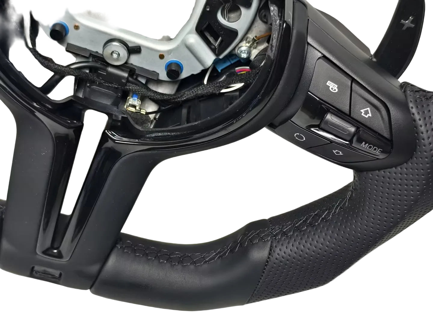 Sportsrat i læder til BMW F-serie – M-style opgradering med moderne design og ergonomisk greb.