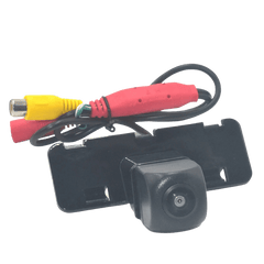 Bakkamera Suzuki Swift 03-10 - high-quality reversing camera with waterproof design and 720p resolution.
