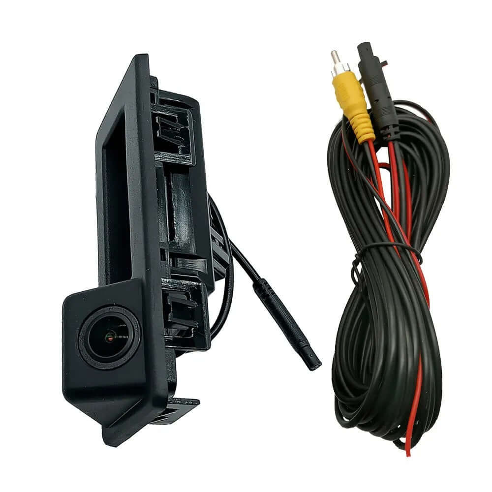 Bakkamera til Audi/Skoda/VW – integreret i bagklapshåndtag med tilslutningskabler og høj kvalitet billedsensor.